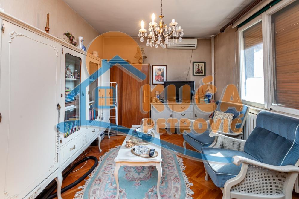 Slika 4 - Stan u zgradi, uknjižen, centralno grejanje, oglas ID p-06905