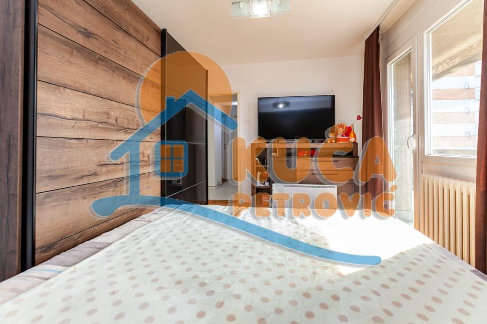 Slika 9 - Stan u zgradi, uknjižen, centralno grejanje, oglas ID p-06905