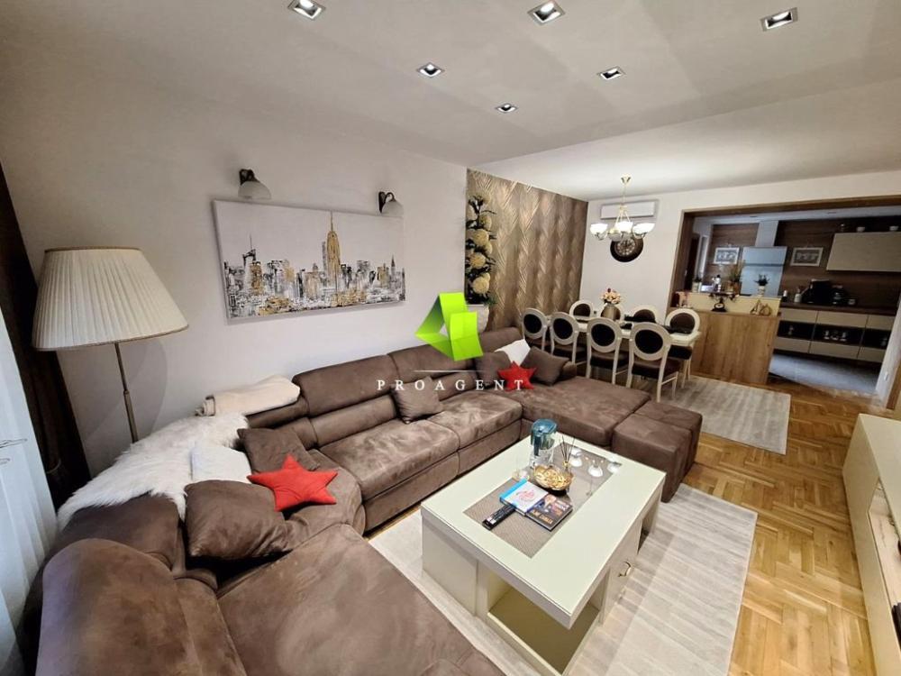 Glavna slika -Jedinstvena ponuda-luksuzan četvorosoban stan sa stvarima u strogom centru ID#6048