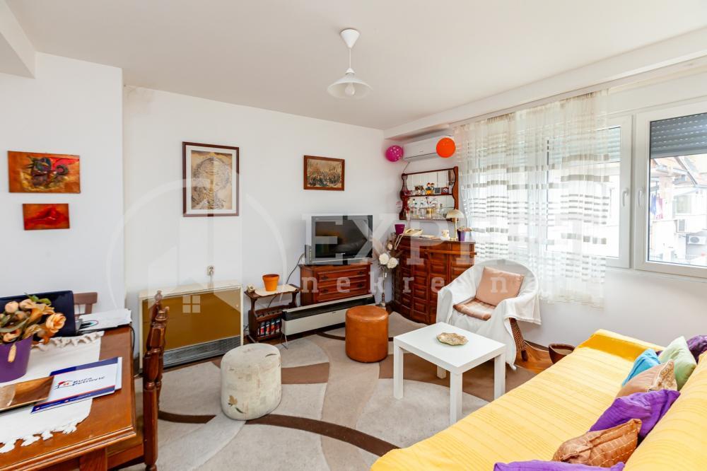 Glavna slika -Stan u zgradi, uknjižen, grejanje na struju, oglas ID p-013309