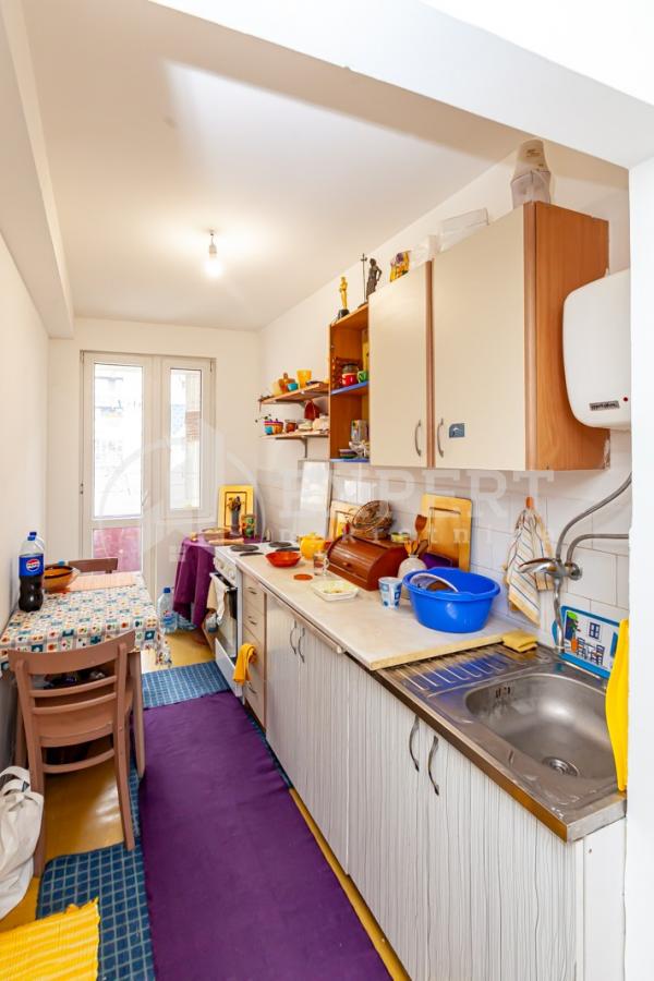 Slika 10 - Stan u zgradi, uknjižen, grejanje na struju, oglas ID p-013309