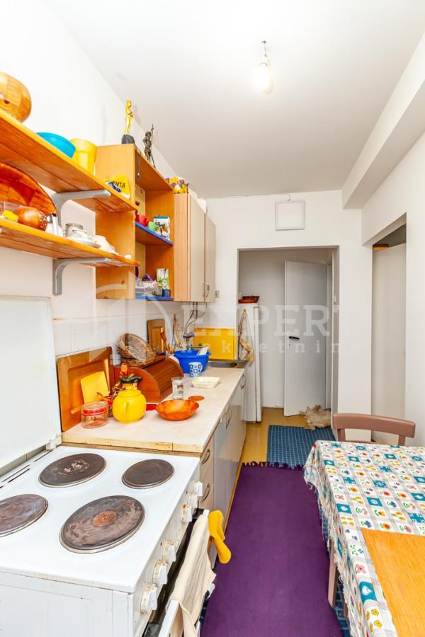 Slika 5 - Stan u zgradi, uknjižen, grejanje na struju, oglas ID p-013309