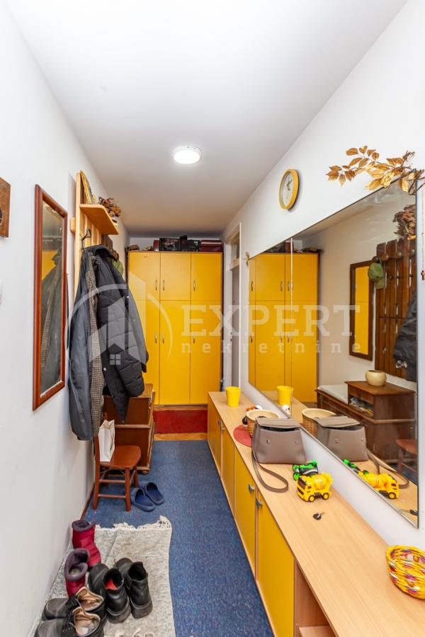 Slika 7 - Stan u zgradi, uknjižen, grejanje na struju, oglas ID p-013309