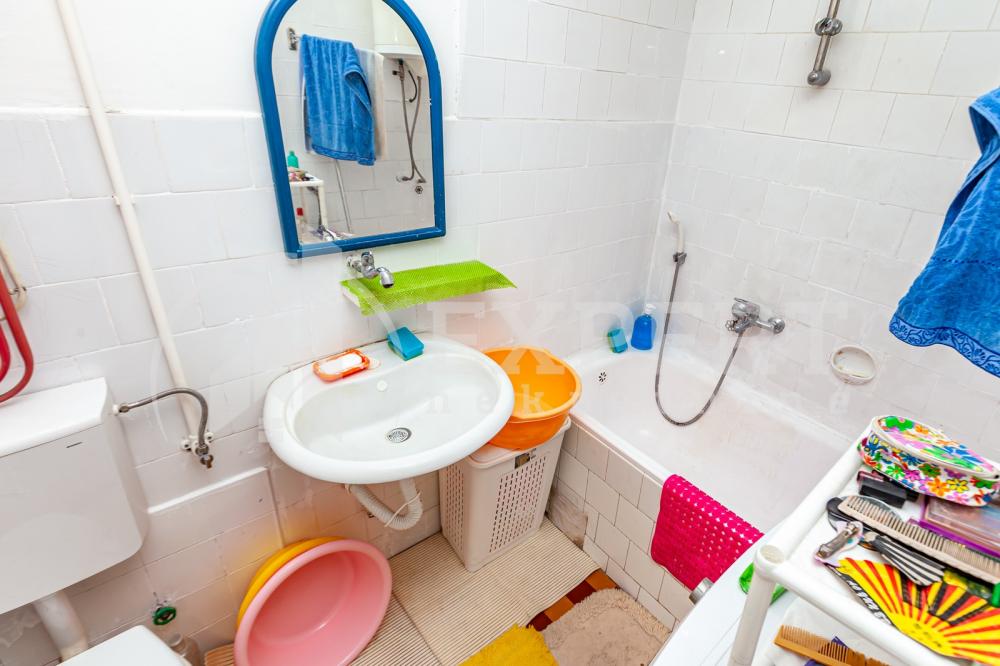 Slika 8 - Stan u zgradi, uknjižen, grejanje na struju, oglas ID p-013309