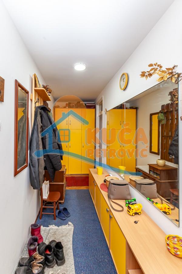 Slika 7 - Stan u zgradi, uknjižen, grejanje na struju, oglas ID p-013309