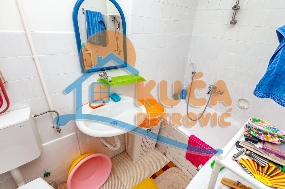 Slika 8 - Stan u zgradi, uknjižen, grejanje na struju, oglas ID p-013309