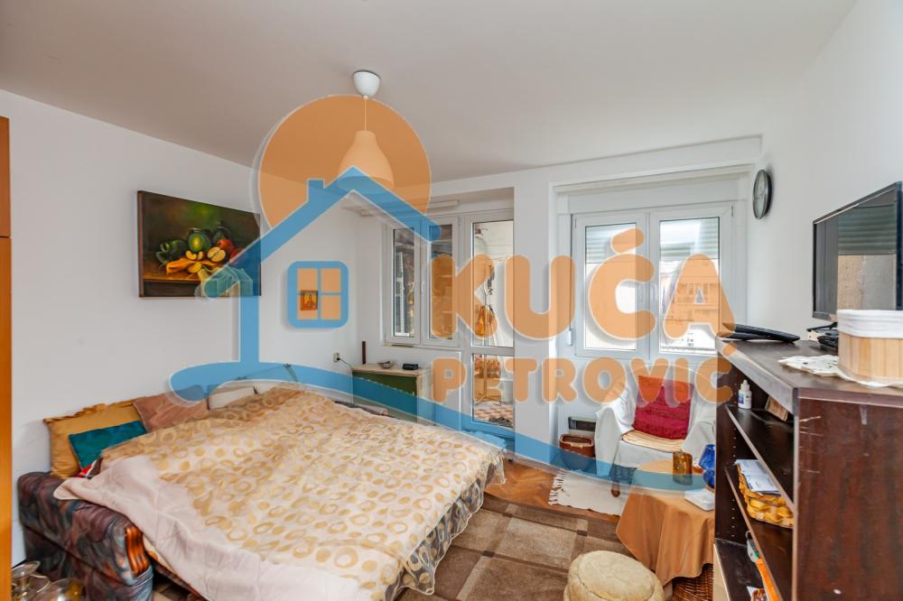 Slika 3 - Stan u zgradi, uknjižen, grejanje na struju, oglas ID p-013309