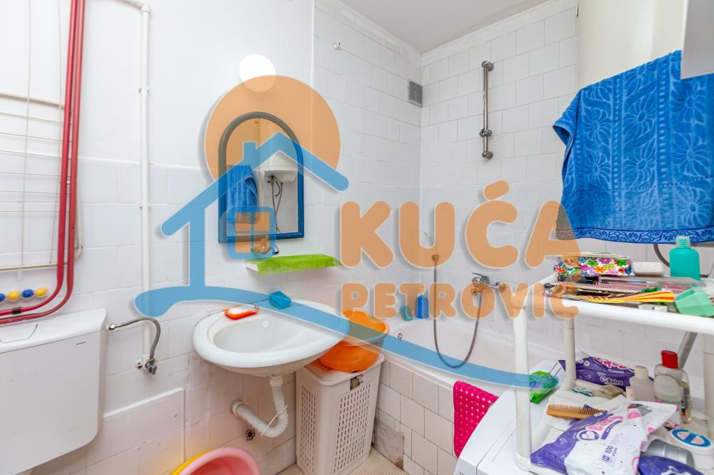 Slika 9 - Stan u zgradi, uknjižen, grejanje na struju, oglas ID p-013309