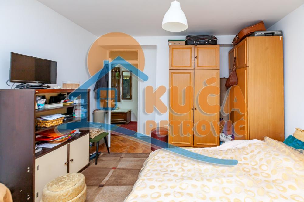 Slika 4 - Stan u zgradi, uknjižen, grejanje na struju, oglas ID p-013309