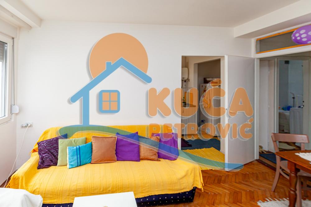 Slika 2 - Stan u zgradi, uknjižen, grejanje na struju, oglas ID p-013309