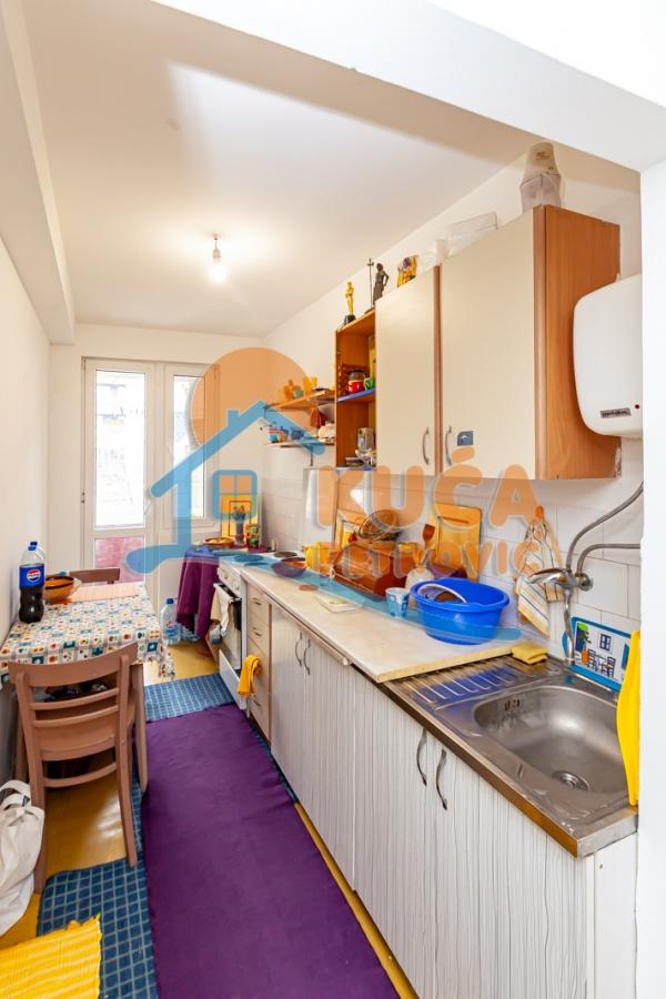 Slika 10 - Stan u zgradi, uknjižen, grejanje na struju, oglas ID p-013309