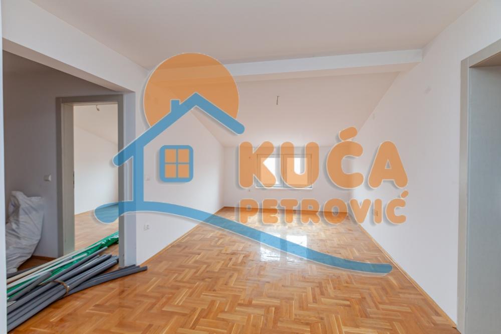 Glavna slika -Stan u zgradi, oglas ID p-013311