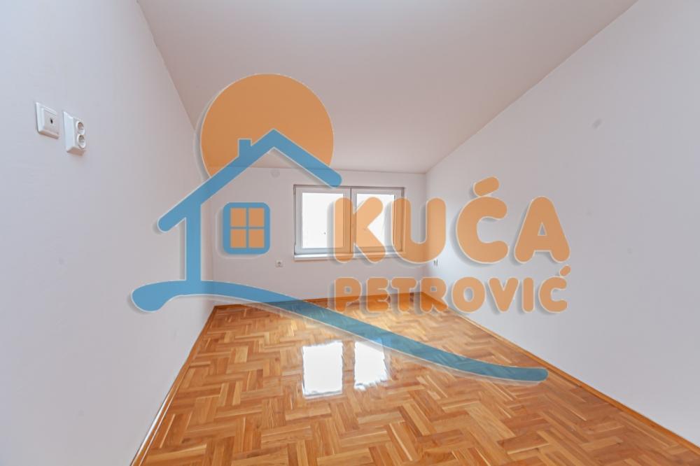 Slika 4 - Stan u zgradi, oglas ID p-013311