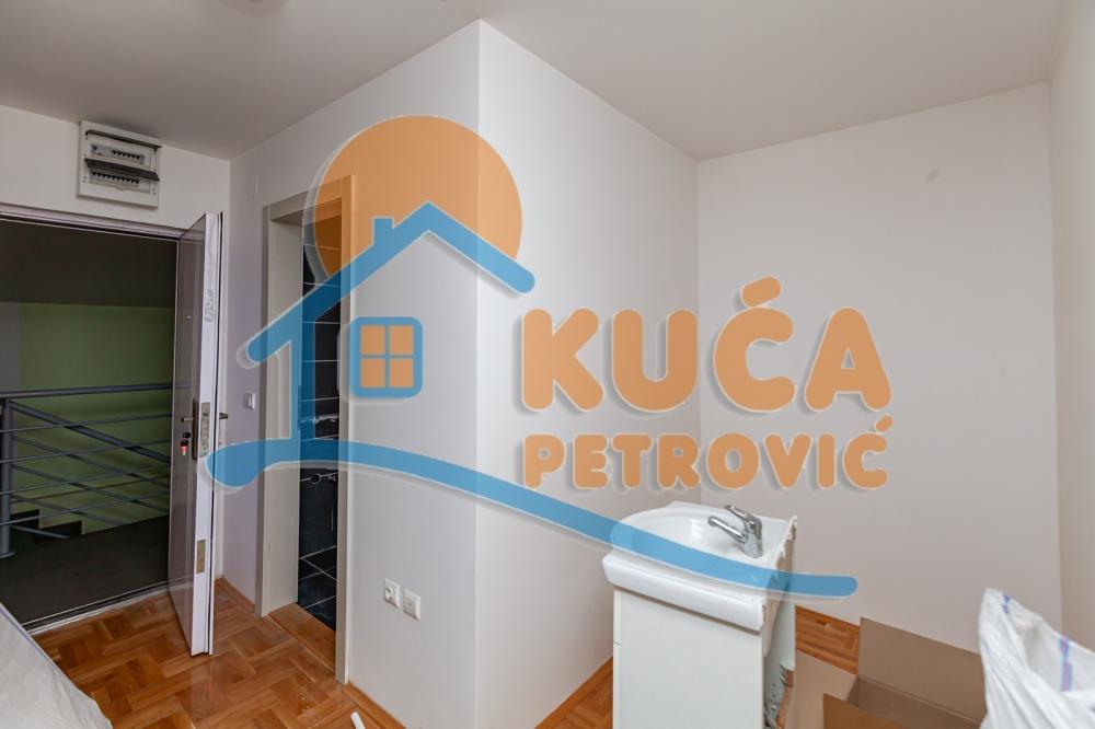 Slika 1 - Stan u zgradi, oglas ID p-013311