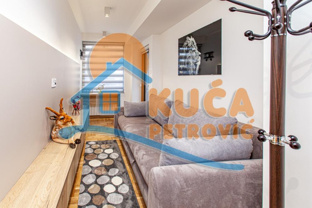 Slika 1 - Stan u zgradi, uknjižen, centralno grejanje, oglas ID p-013349