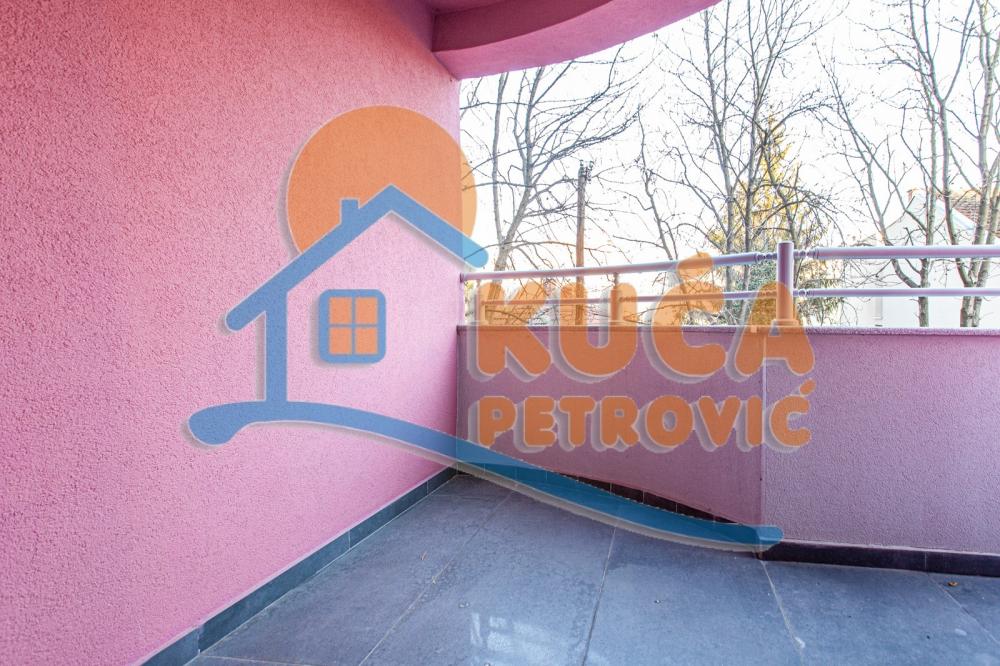 Slika 6 - Stan u zgradi, uknjižen, centralno grejanje, oglas ID p-013349