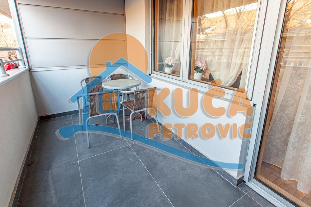 Slika 2 - Stan u zgradi, uknjižen, centralno grejanje, oglas ID p-013349