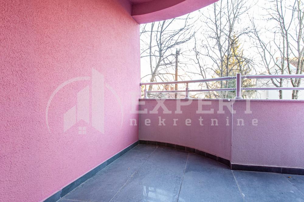 Slika 6 - Stan u zgradi, uknjižen, centralno grejanje, oglas ID p-013349