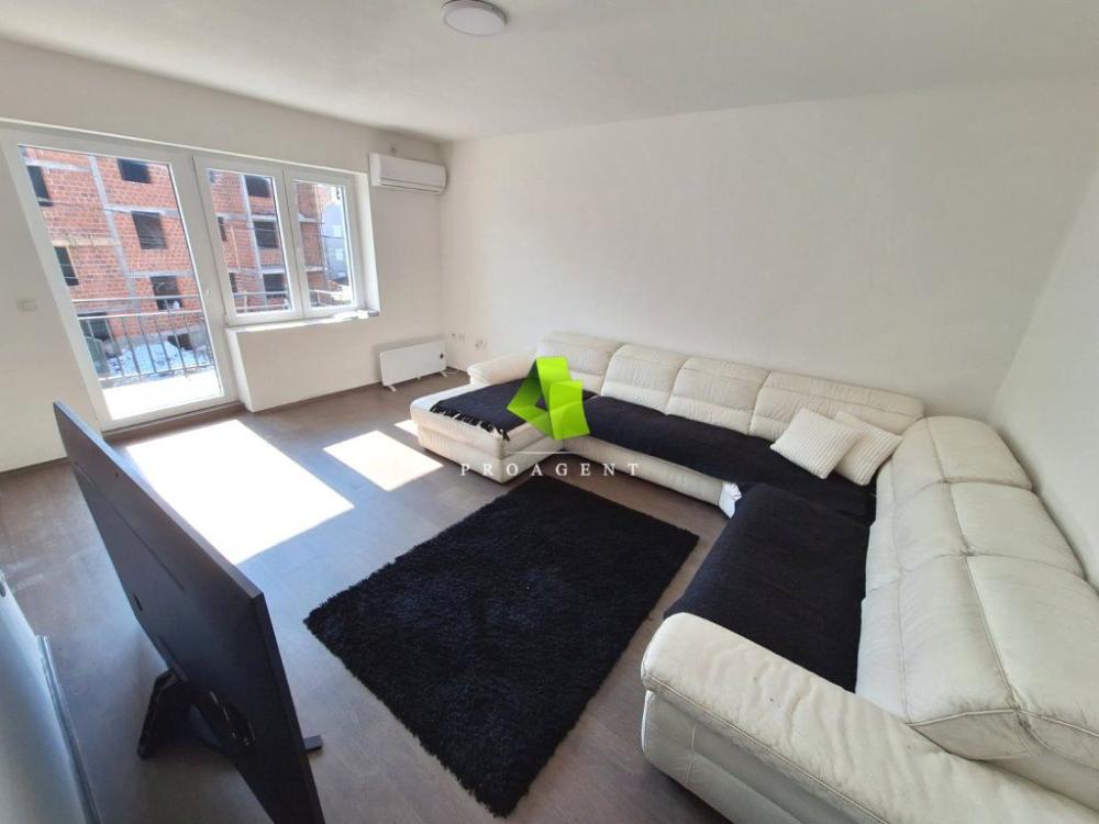 Slika 1 - Lep troiposoban stan sa stvarima na dobroj lokaciji na Panteleju ID#6110