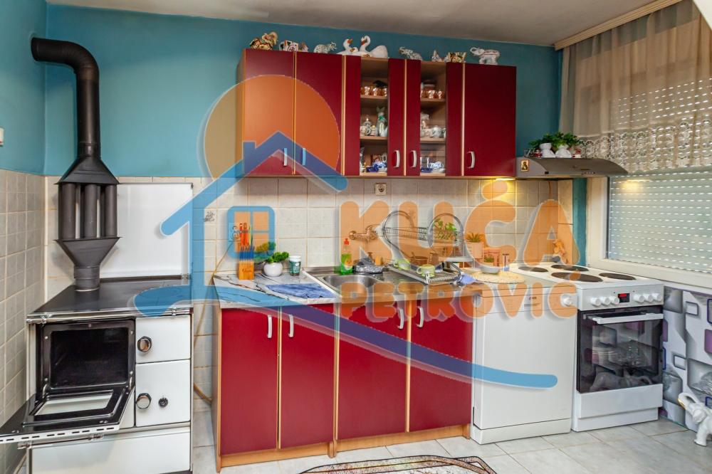 Slika 10 - Stan u zgradi, uknjižen, etažno grejanje, oglas ID p-013369