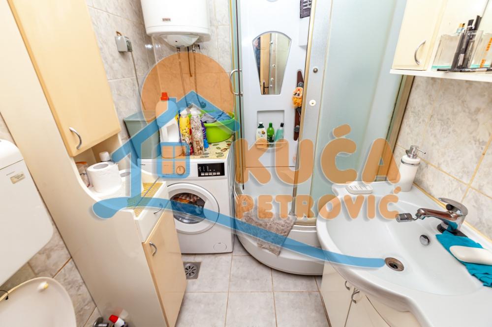 Slika 6 - Stan u zgradi, uknjižen, etažno grejanje, oglas ID p-013369