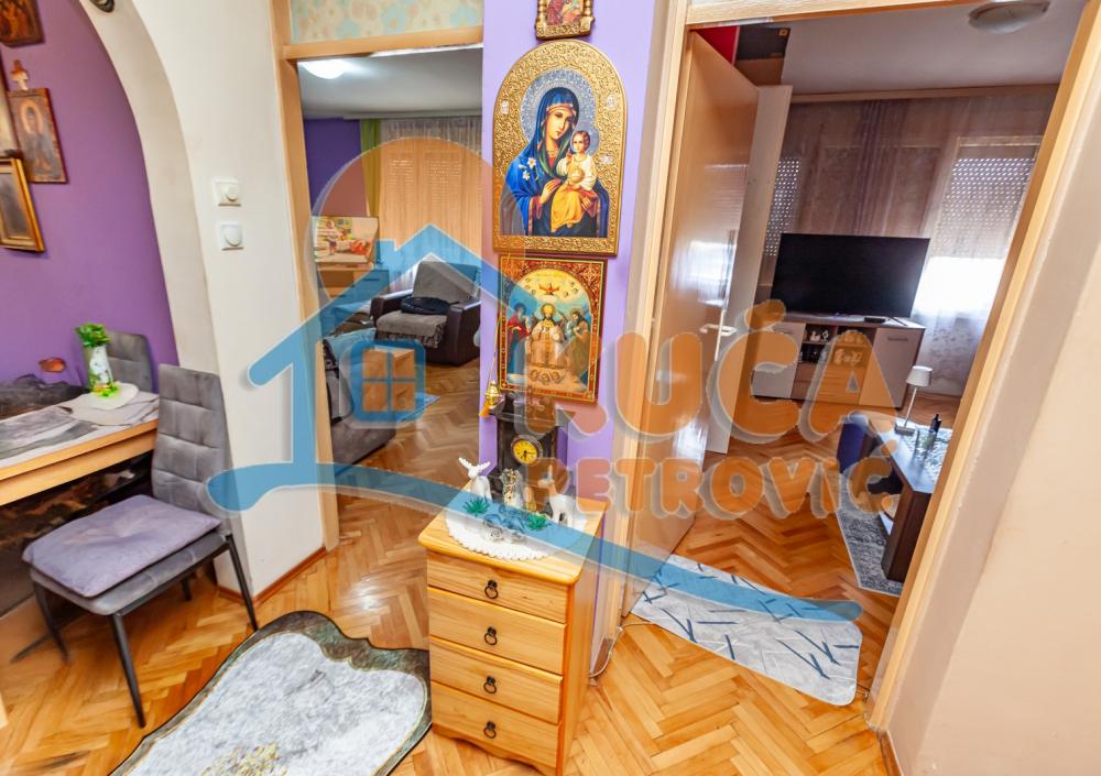 Slika 5 - Stan u zgradi, uknjižen, etažno grejanje, oglas ID p-013369