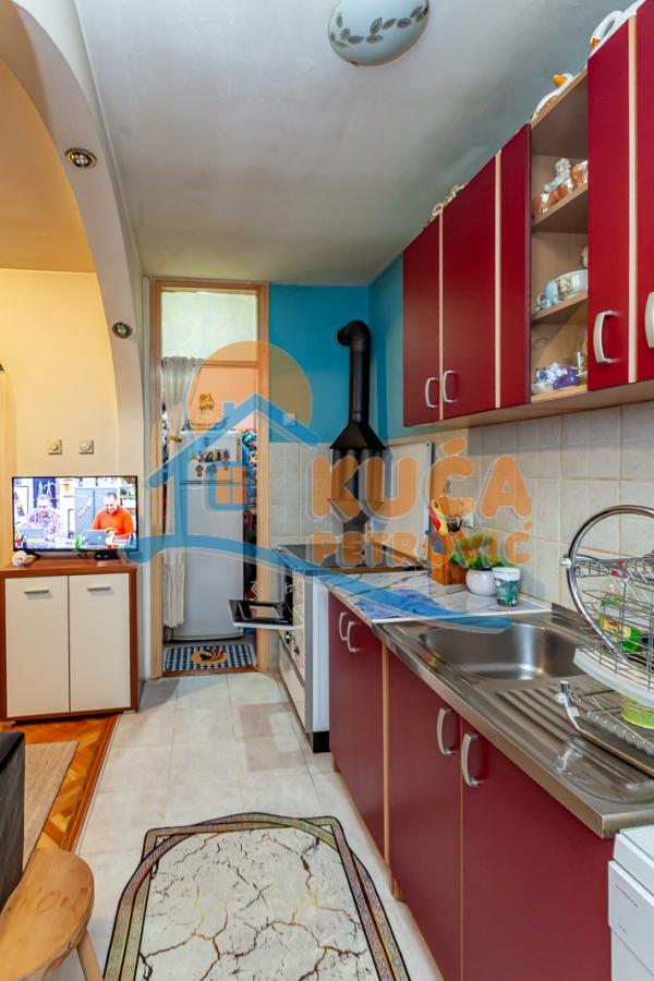 Slika 3 - Stan u zgradi, uknjižen, etažno grejanje, oglas ID p-013369