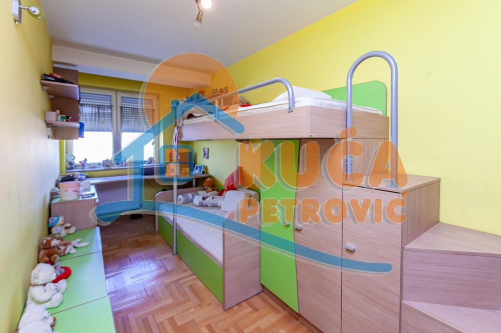 Slika 9 - Stan u zgradi, uknjižen, centralno grejanje, oglas ID p-013524