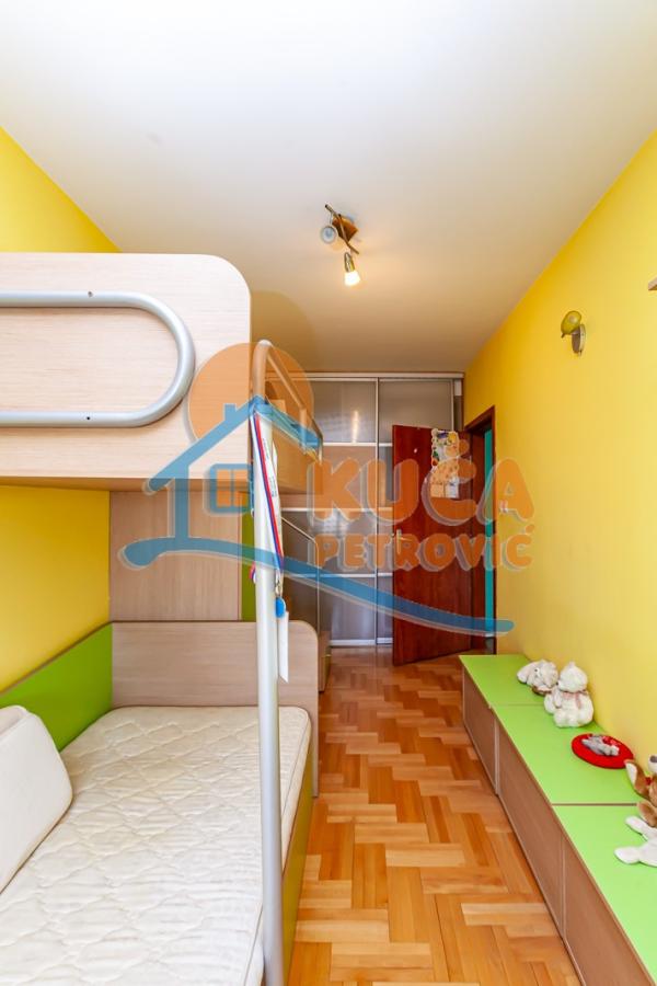 Slika 10 - Stan u zgradi, uknjižen, centralno grejanje, oglas ID p-013524