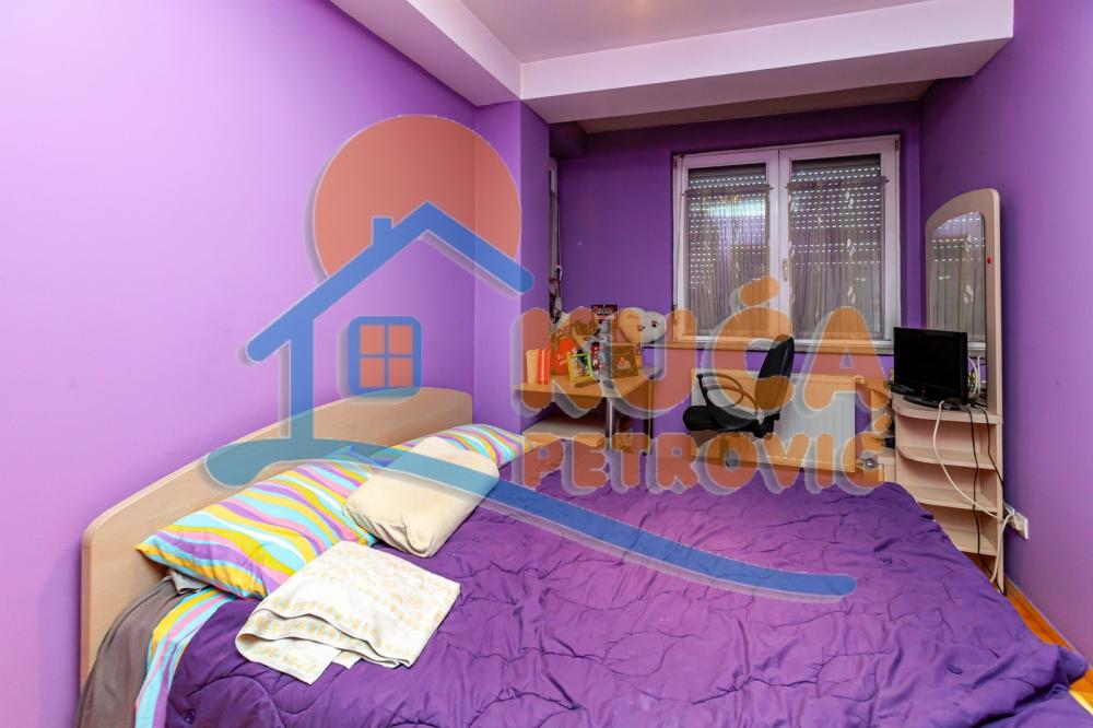 Slika 11 - Stan u zgradi, uknjižen, centralno grejanje, oglas ID p-013524