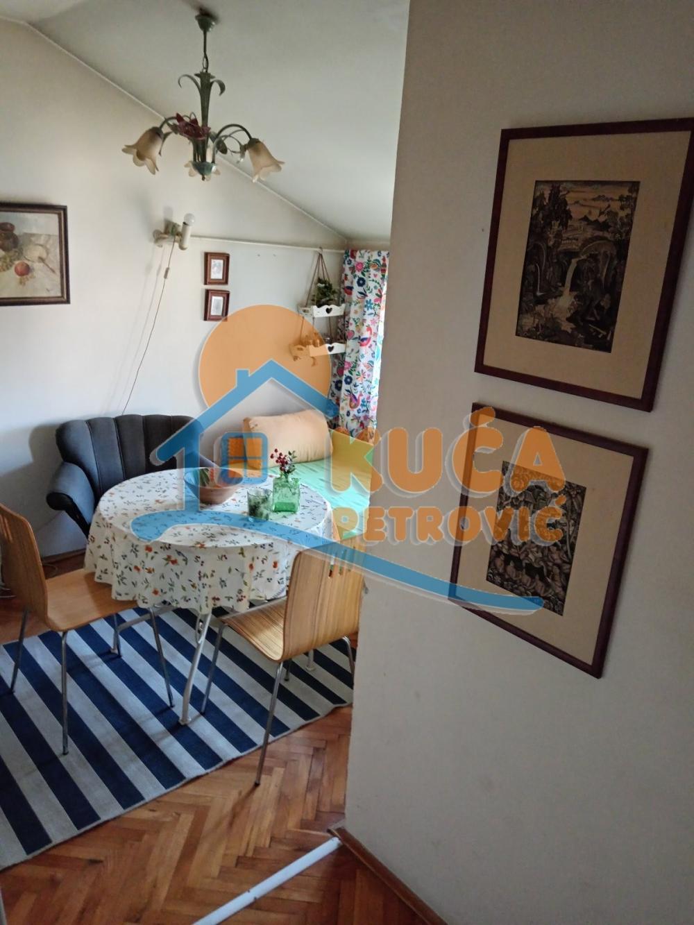 Glavna slika -Stan u zgradi, uknjižen, centralno grejanje, oglas ID p-013531