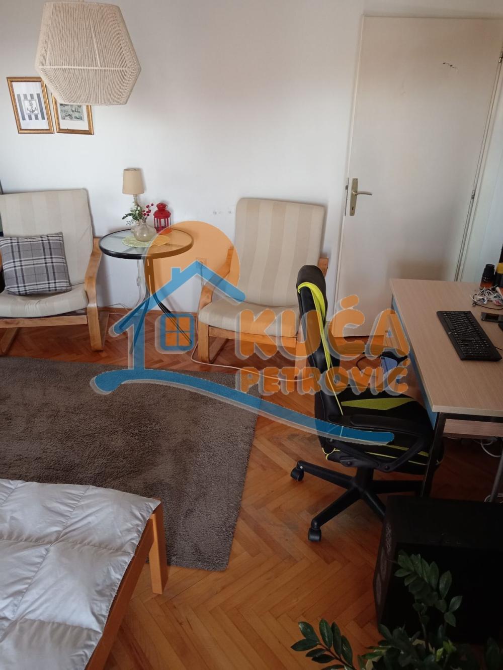 Slika 6 - Stan u zgradi, uknjižen, centralno grejanje, oglas ID p-013531