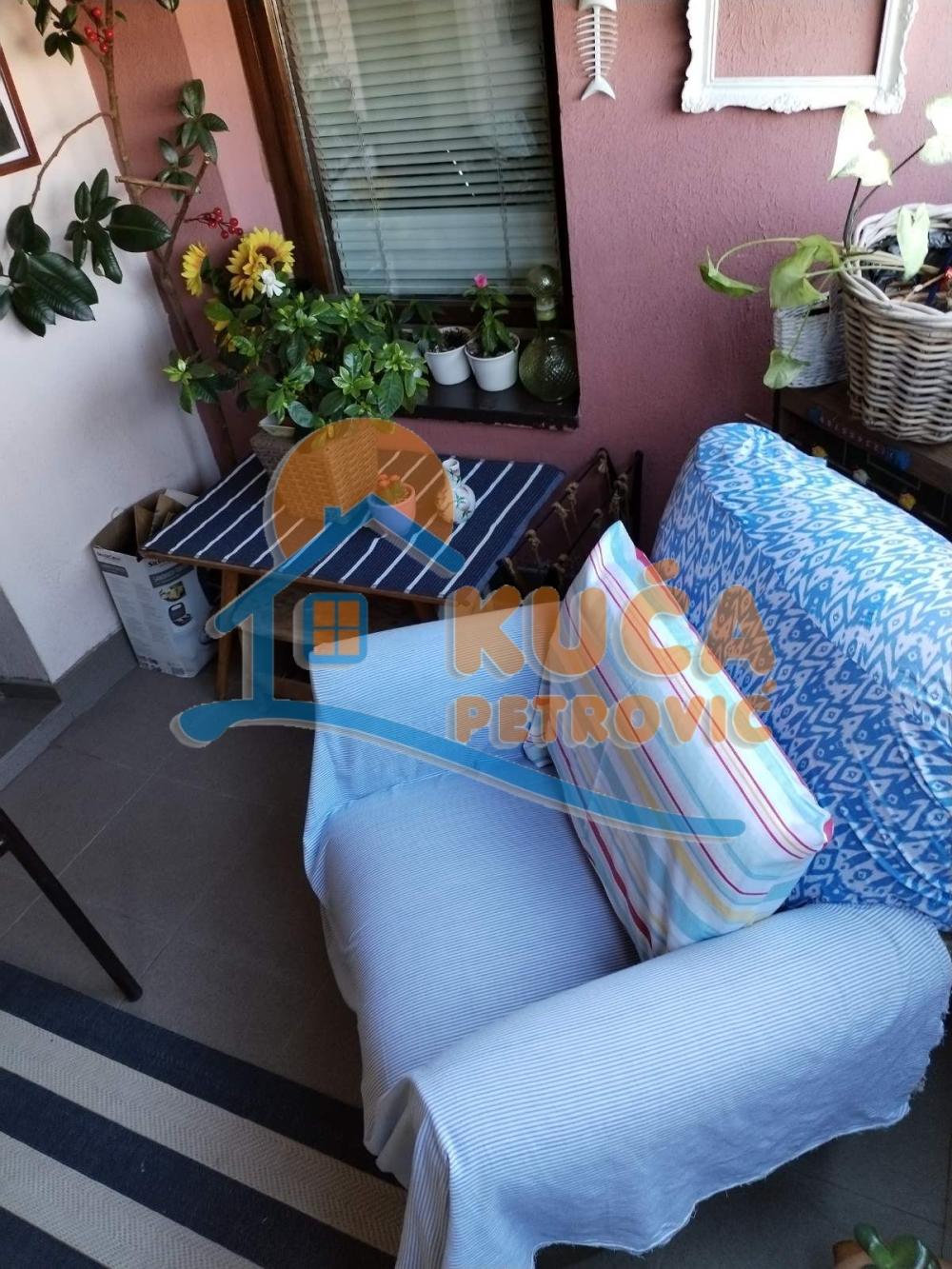 Slika 3 - Stan u zgradi, uknjižen, centralno grejanje, oglas ID p-013531