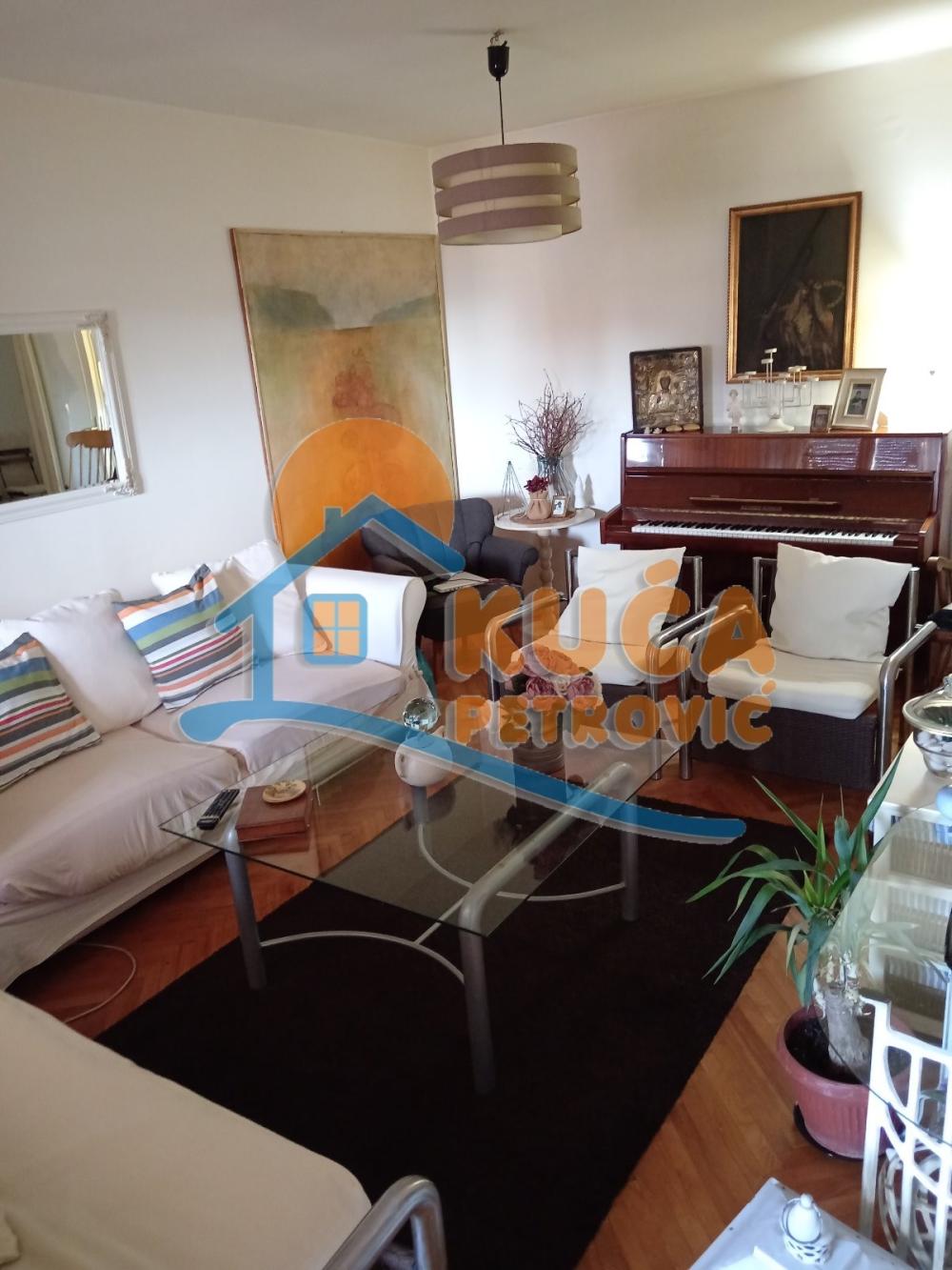 Slika 1 - Stan u zgradi, uknjižen, centralno grejanje, oglas ID p-013531