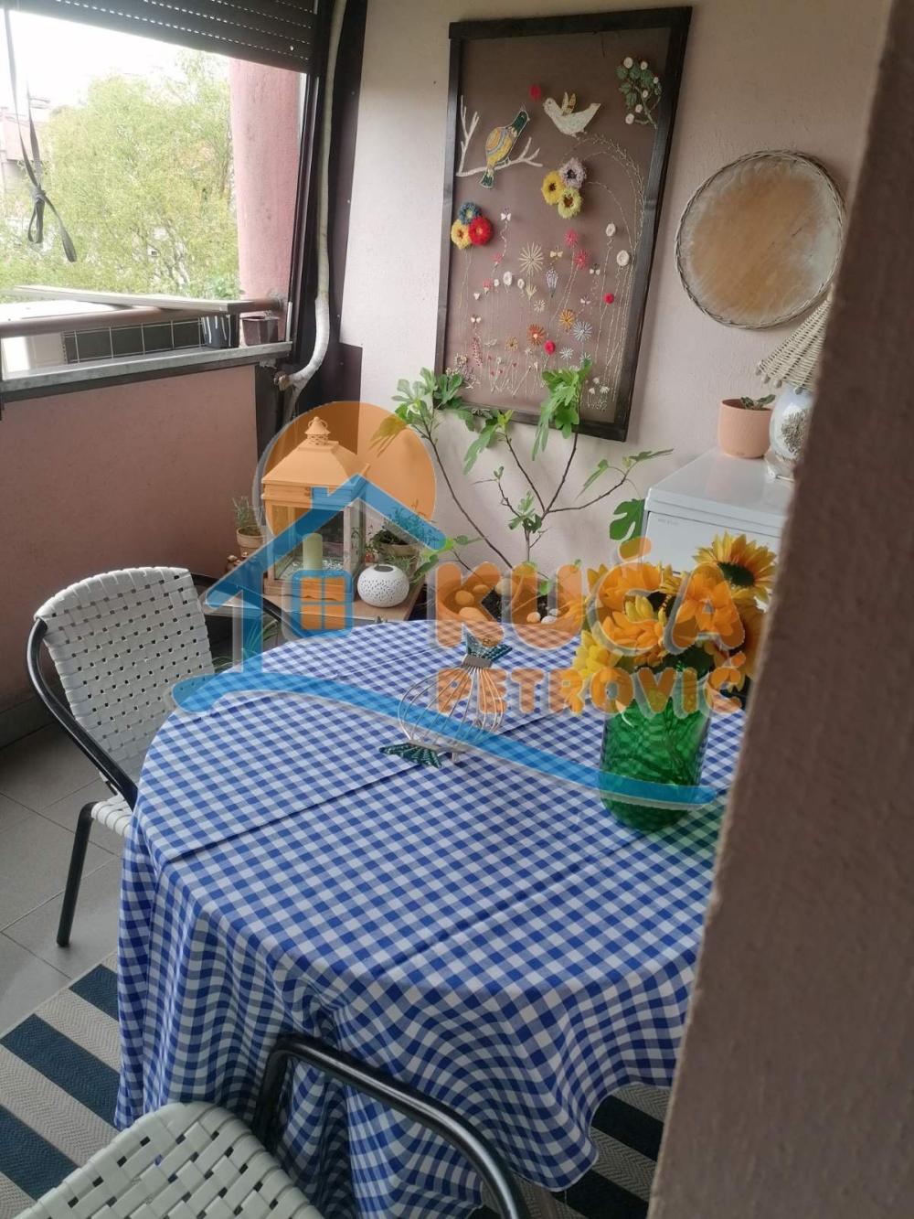 Slika 4 - Stan u zgradi, uknjižen, centralno grejanje, oglas ID p-013531