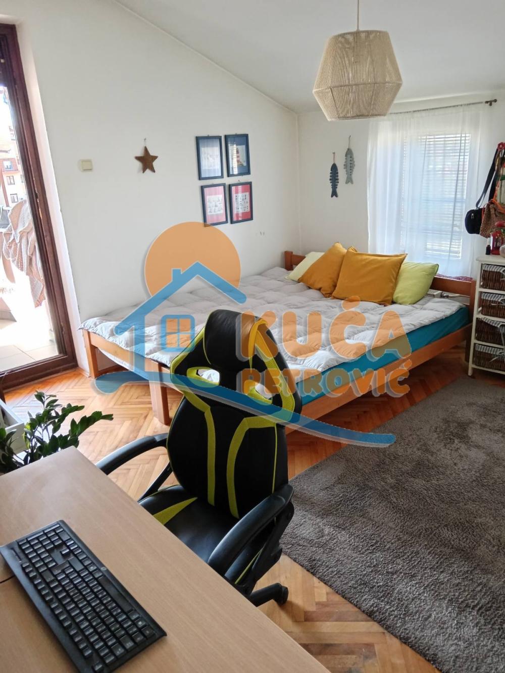 Slika 8 - Stan u zgradi, uknjižen, centralno grejanje, oglas ID p-013531