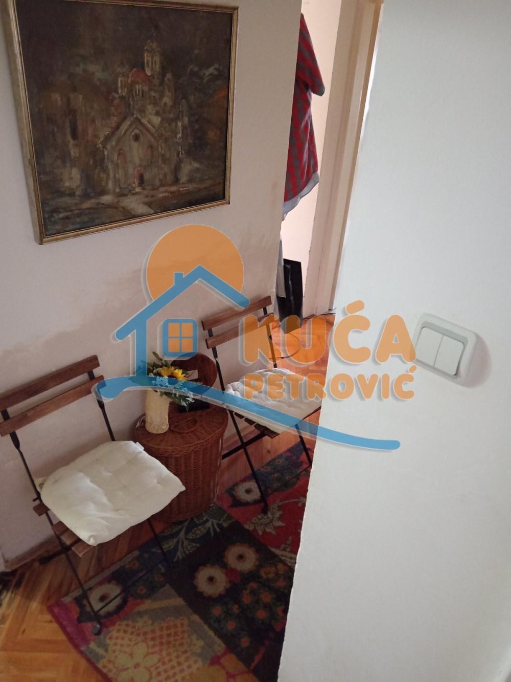 Slika 5 - Stan u zgradi, uknjižen, centralno grejanje, oglas ID p-013531