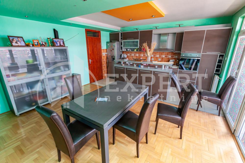 Slika 5 - Stan u zgradi, uknjižen, centralno grejanje, oglas ID p-013524