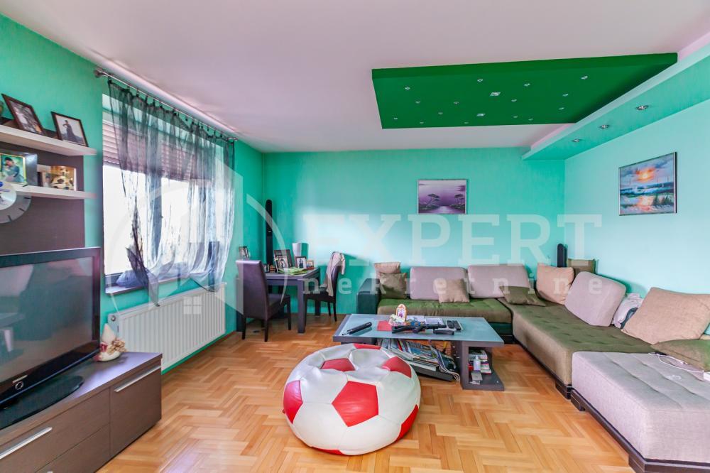 Glavna slika -Stan u zgradi, uknjižen, centralno grejanje, oglas ID p-013524