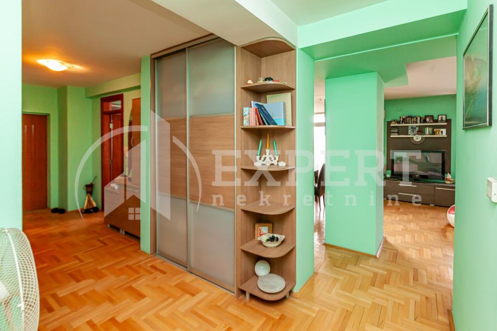 Slika 8 - Stan u zgradi, uknjižen, centralno grejanje, oglas ID p-013524