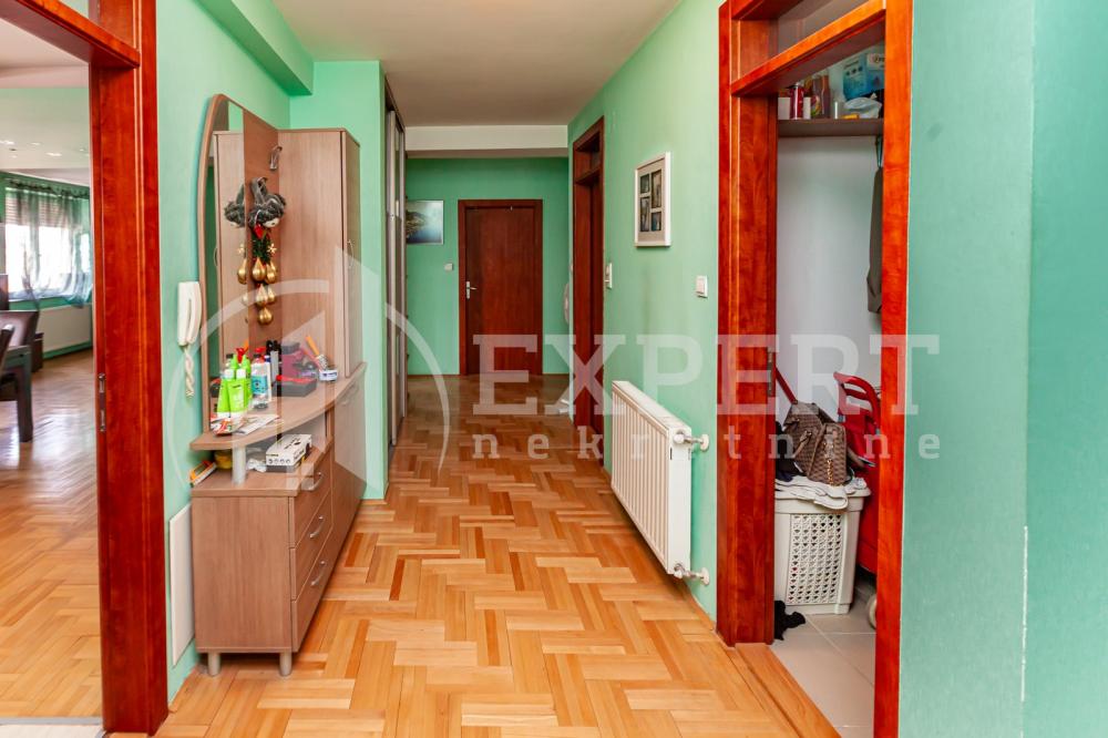 Slika 7 - Stan u zgradi, uknjižen, centralno grejanje, oglas ID p-013524