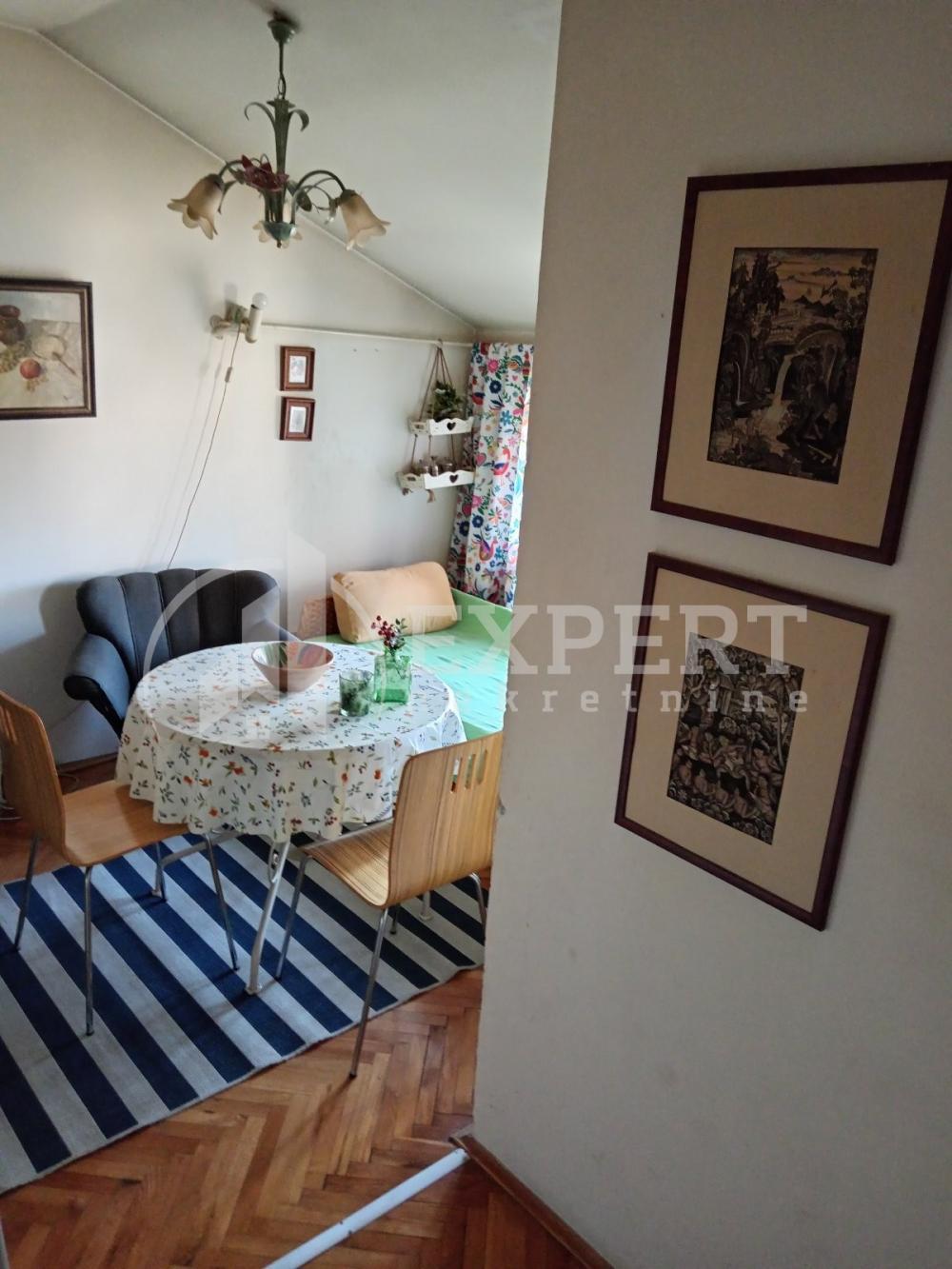 Glavna slika -Stan u zgradi, uknjižen, centralno grejanje, oglas ID p-013531