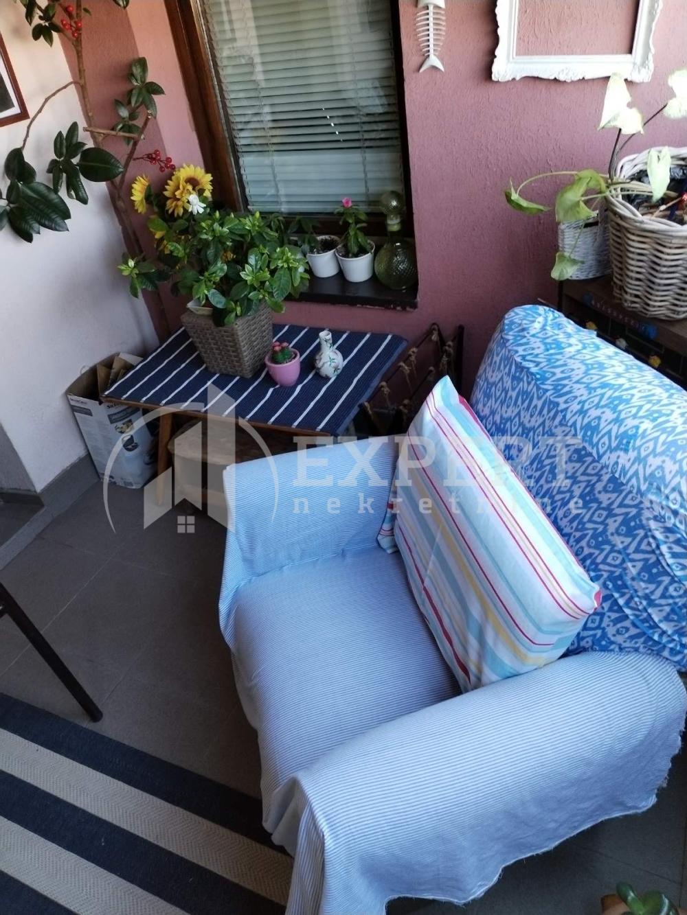 Slika 11 - Stan u zgradi, uknjižen, centralno grejanje, oglas ID p-013531