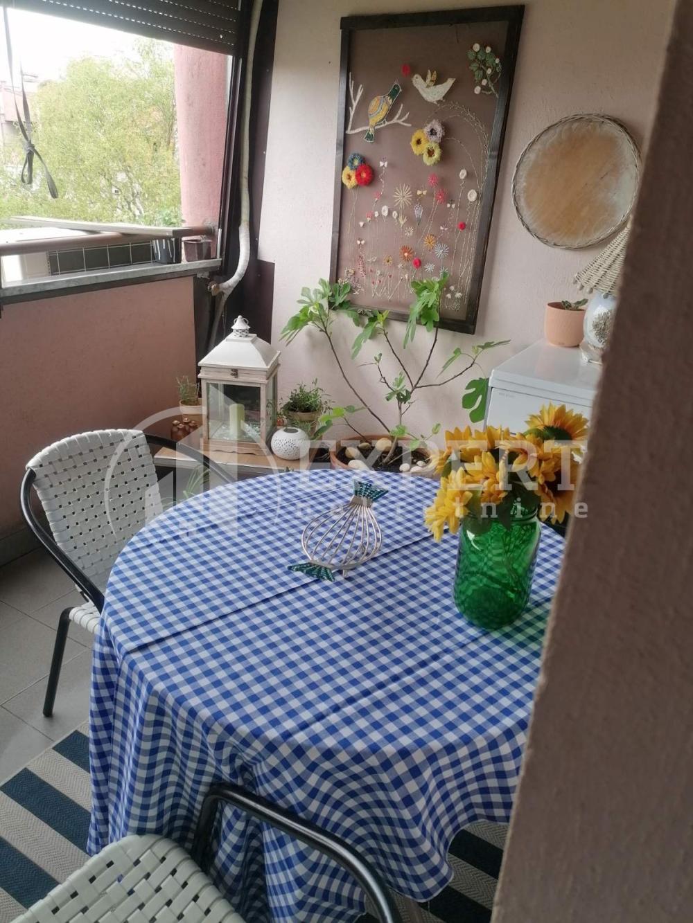 Slika 4 - Stan u zgradi, uknjižen, centralno grejanje, oglas ID p-013531