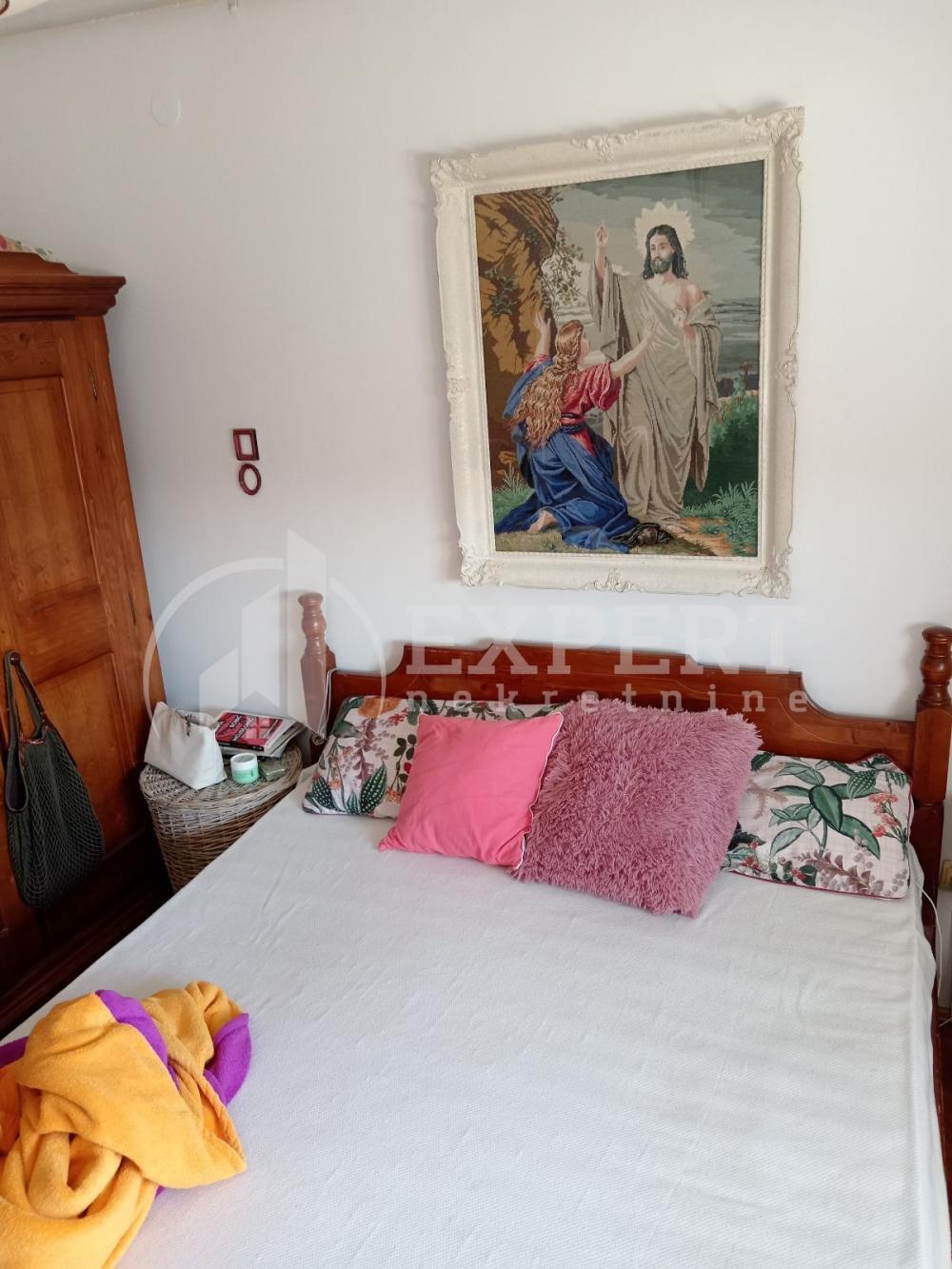 Slika 9 - Stan u zgradi, uknjižen, centralno grejanje, oglas ID p-013531