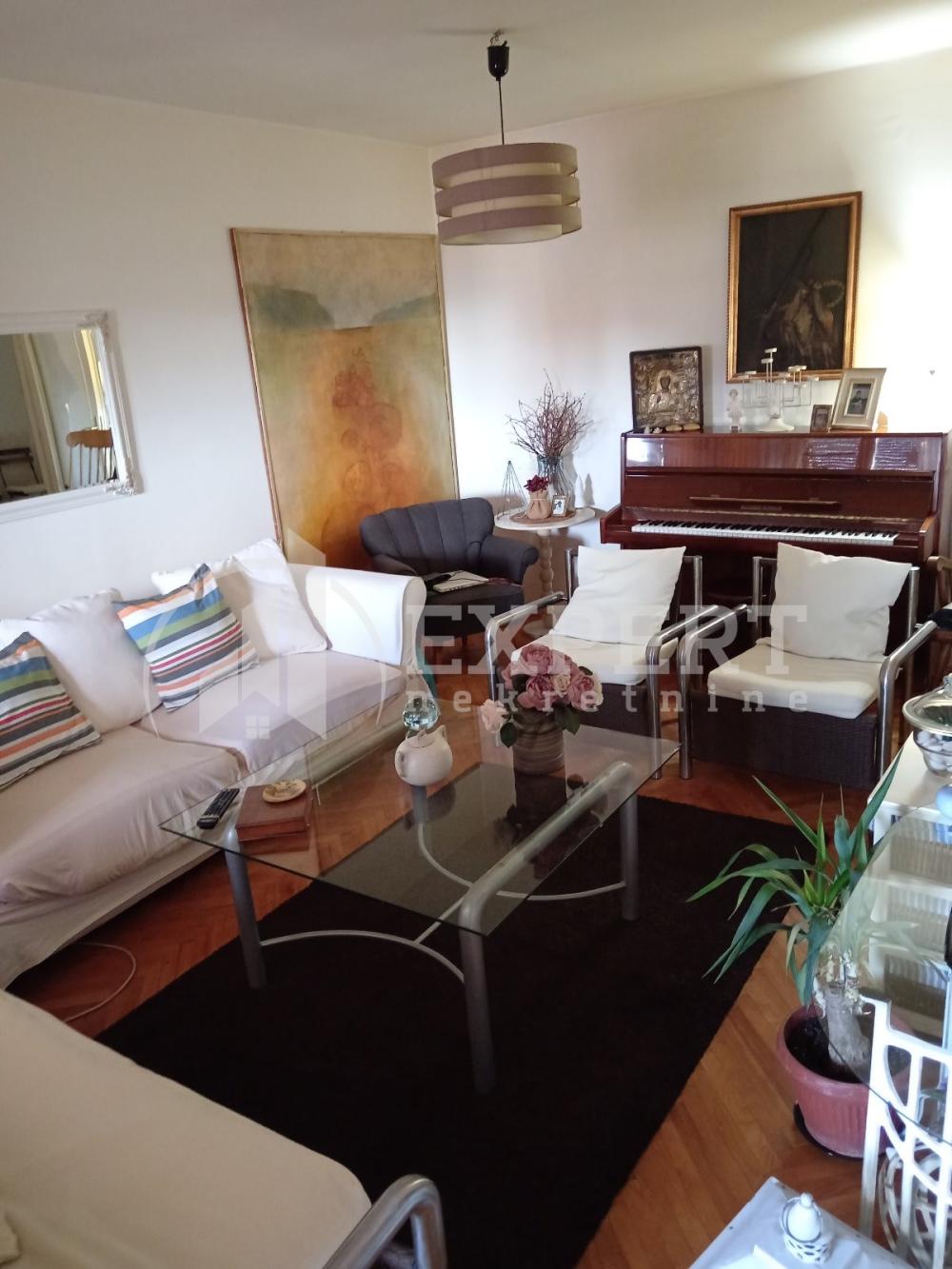 Slika 1 - Stan u zgradi, uknjižen, centralno grejanje, oglas ID p-013531