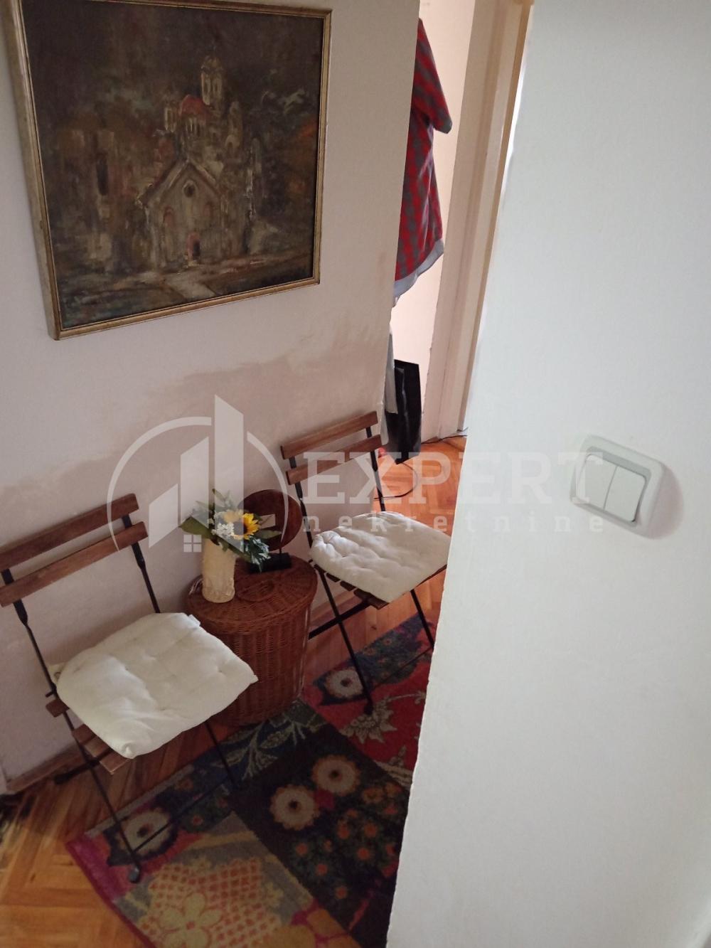 Slika 5 - Stan u zgradi, uknjižen, centralno grejanje, oglas ID p-013531