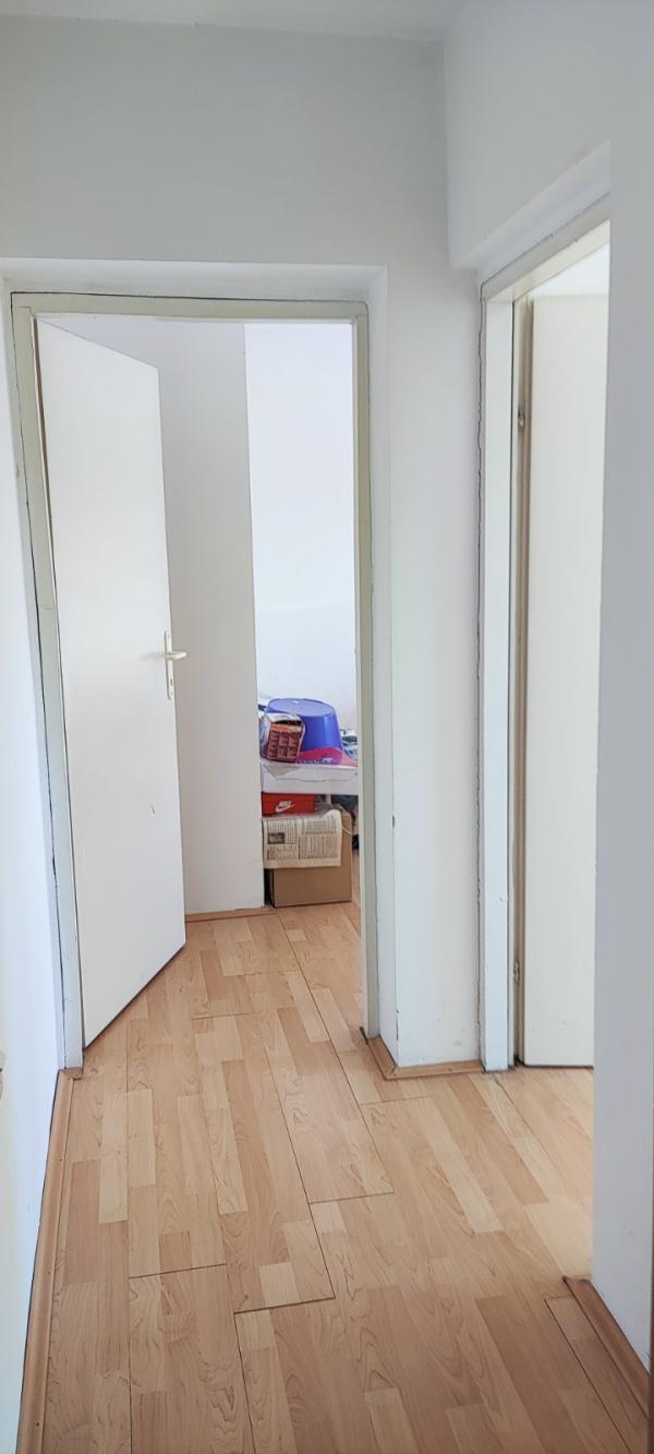 Slika 2 - Prodaja dvoiposobnog stana, Crvenih javorova Niš, terasa, parking