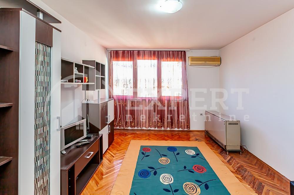 Glavna slika -Stan u zgradi, uknjižen, centralno grejanje, oglas ID p-013627