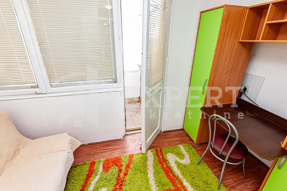 Slika 4 - Stan u zgradi, uknjižen, centralno grejanje, oglas ID p-013627